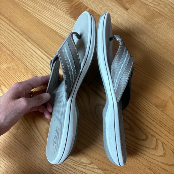 Clarks Collection Beige Taupe Sandals Breeze Sea Slip On Thong Womens Size 10 M - Picture 7 of 10